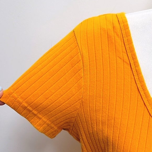 Full Circle Trends Short Sleeved Round Neck Ribbed Pull On Top w/Buttons Size XL - Picture 3 of 10